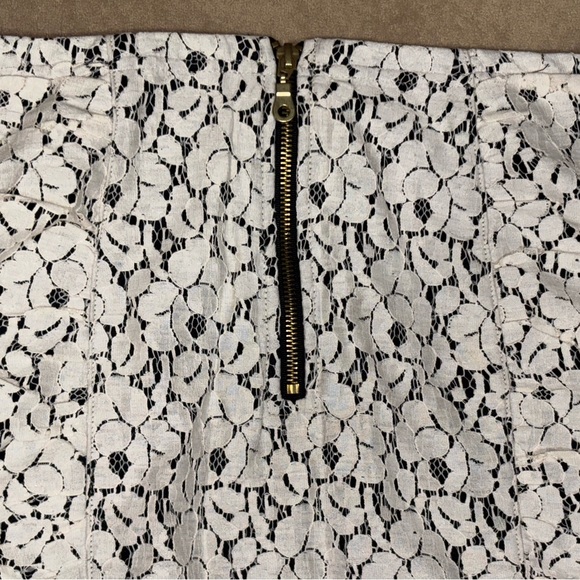 Heart & Soul Lace, Ruched Sides Skirt! (9/10)
Gold Zipper Closure on back! - Picture 15 of 15